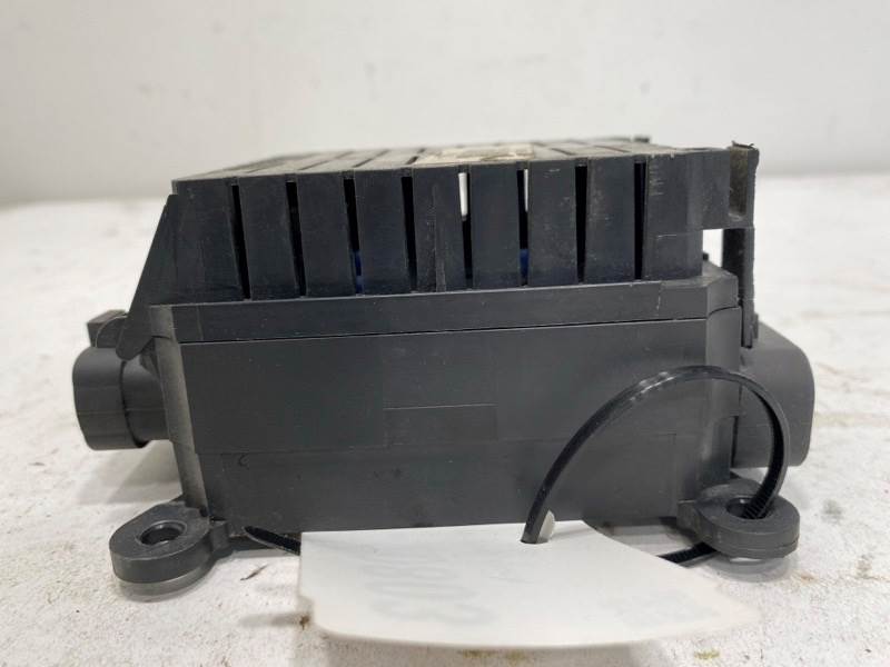 Freightliner A2257157000 fuse block from 2007 Freightliner Columbia, used - view 3 of 5