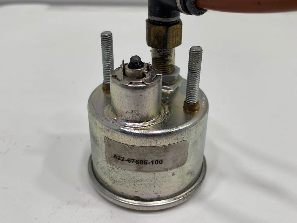 Freightliner A2267605100 air pressure gauge from 2015 Freightliner Cascadia, used - view 5 of 5