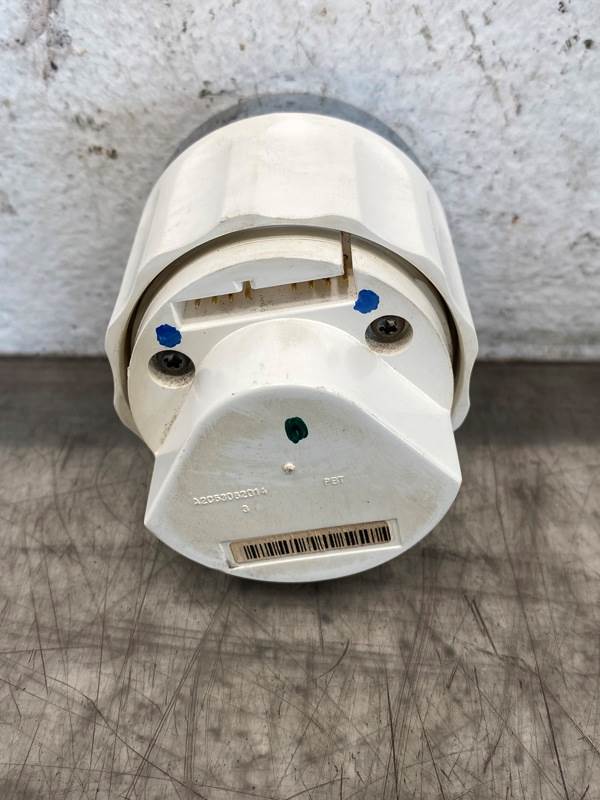 Kenworth Q431092301C battery voltage gauge from 2007 Kenworth T800, used - view 6 of 7
