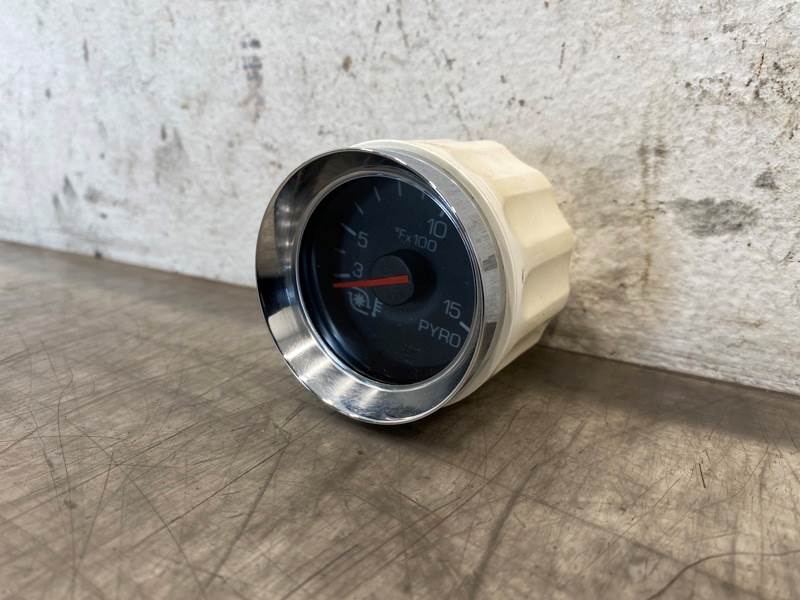 Kenworth Q431092112C pyrometer gauge from 2007 Kenworth T800, used