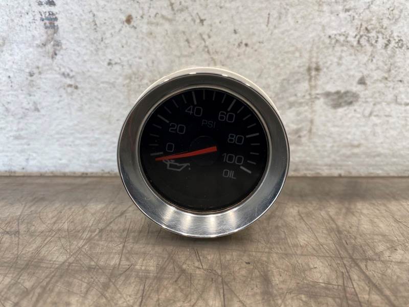 Kenworth Q431092104C oil pressure gauge from 2007 Kenworth T800, used - view 2 of 7