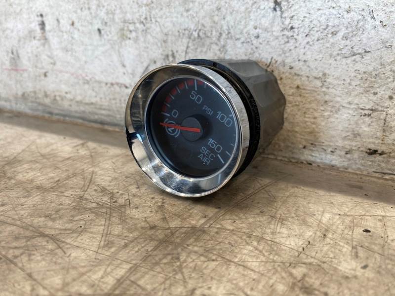 Kenworth Q431144102 secondary air gauge from 2013 Kenworth T800, used