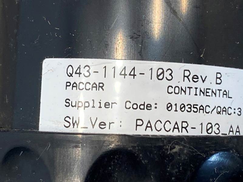 Kenworth Q431144103 brake PSI gauge from 2013 Kenworth T800, used - view 2 of 3