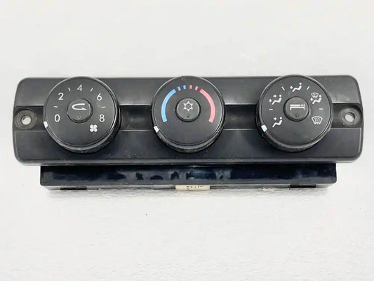 Used Freightliner A22-60645-101 heater & A/C control panel, photo 1