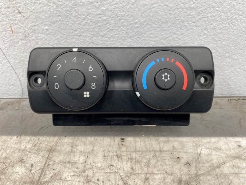Used Freightliner A22-60669-002 sleeper climate control panel, photo 2