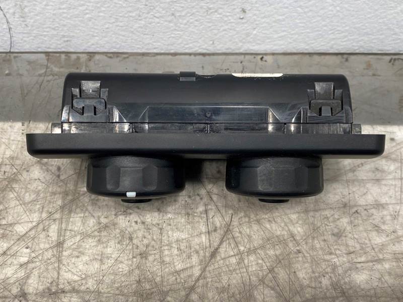 Used Freightliner A22-60669-002 sleeper climate control panel, photo 5