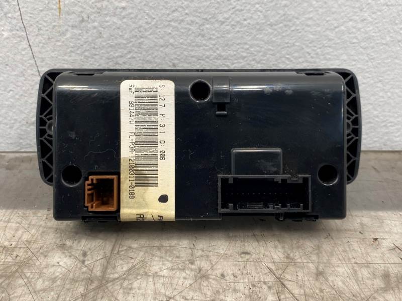 Used Freightliner A22-60669-002 sleeper climate control panel, photo 6