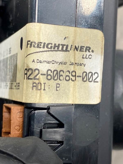 Used Freightliner A22-60669-002 sleeper climate control panel, photo 7
