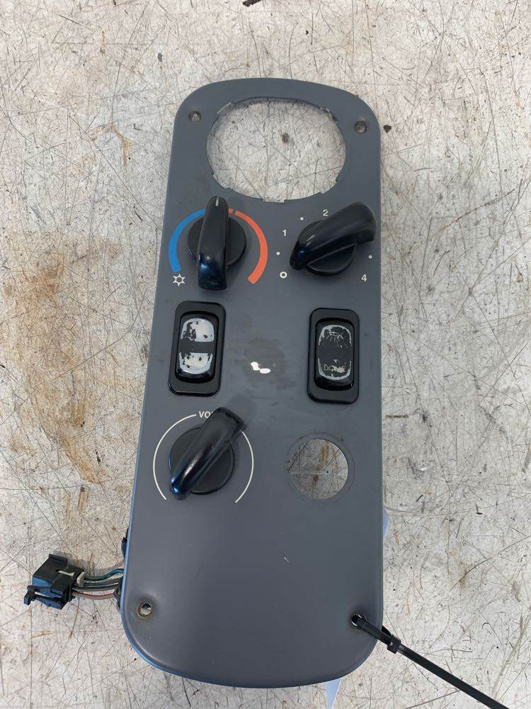 Freightliner 2246623003 sleeper climate control from 2007 Freightliner Century Class, used