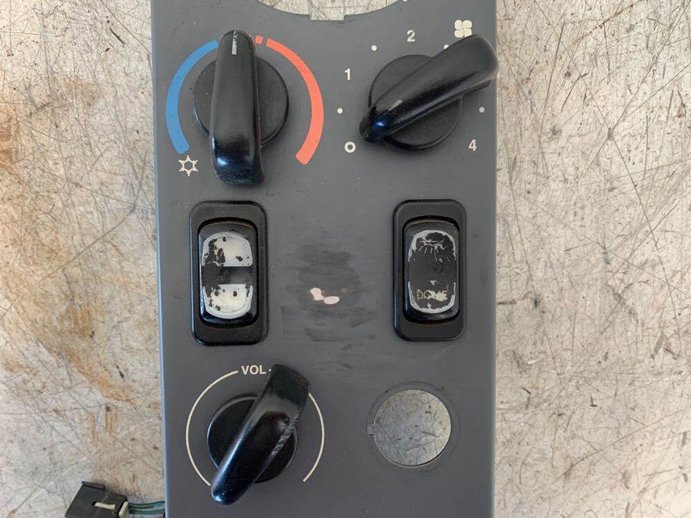 Freightliner 2246623003 sleeper climate control from 2007 Freightliner Century Class, used - view 2 of 3