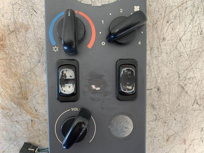 Freightliner 2246623003 sleeper climate control from 2007 Freightliner Century Class, used - view 2 of 3