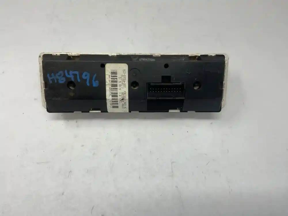 Used Freightliner A22-57054-007 heater & A/C control panel, photo 1