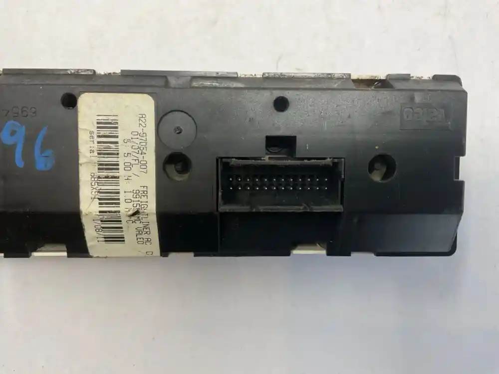Used Freightliner A22-57054-007 heater & A/C control panel, photo 3