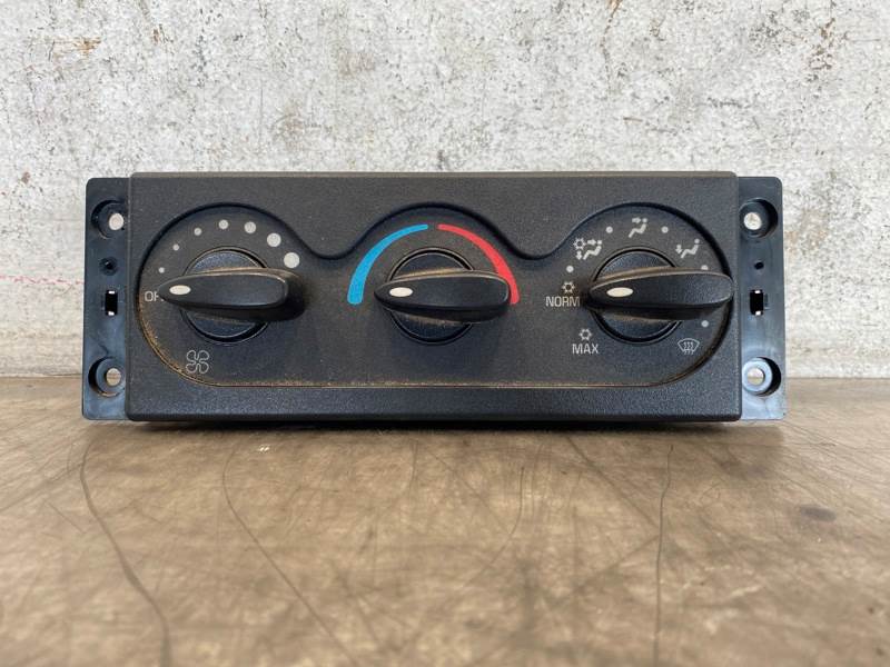Used International 3545543C3 heater & A/C control panel, photo 2