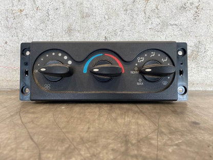 Used International 3545543C3 heater & A/C control panel, photo 2