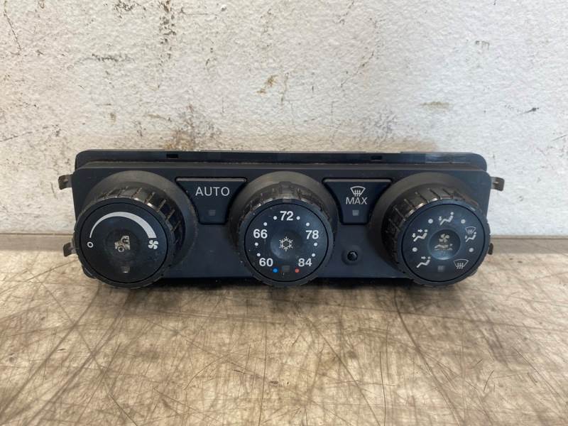 Used Kenworth F2110282231F dash climate control panel, photo 2