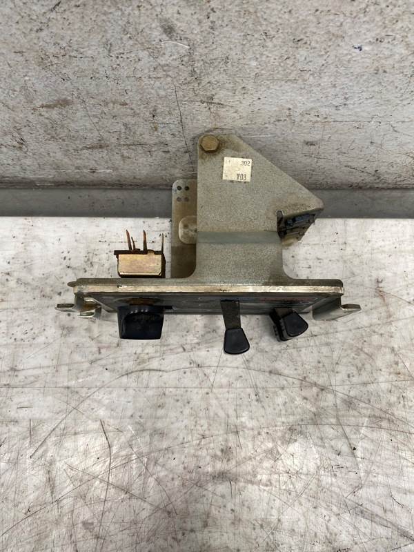 Volvo 758019 climate control panel from 1997 Volvo ACL, used - view 5 of 7