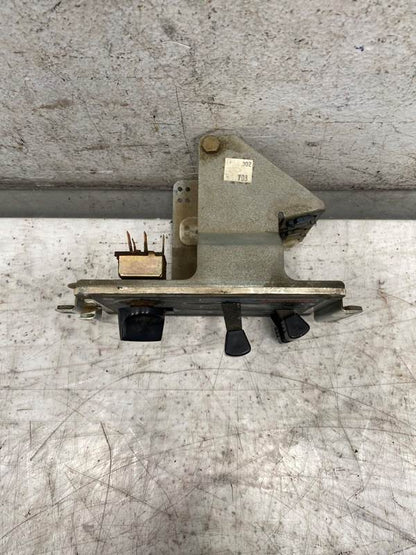 Volvo 758019 climate control panel from 1997 Volvo ACL, used - view 5 of 7