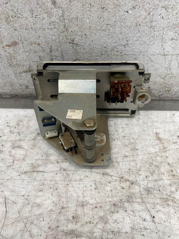 Volvo 758019 climate control panel from 1997 Volvo ACL, used - view 6 of 7