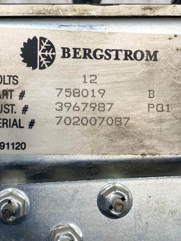 Volvo 758019 climate control panel from 1997 Volvo ACL, used - view 7 of 7