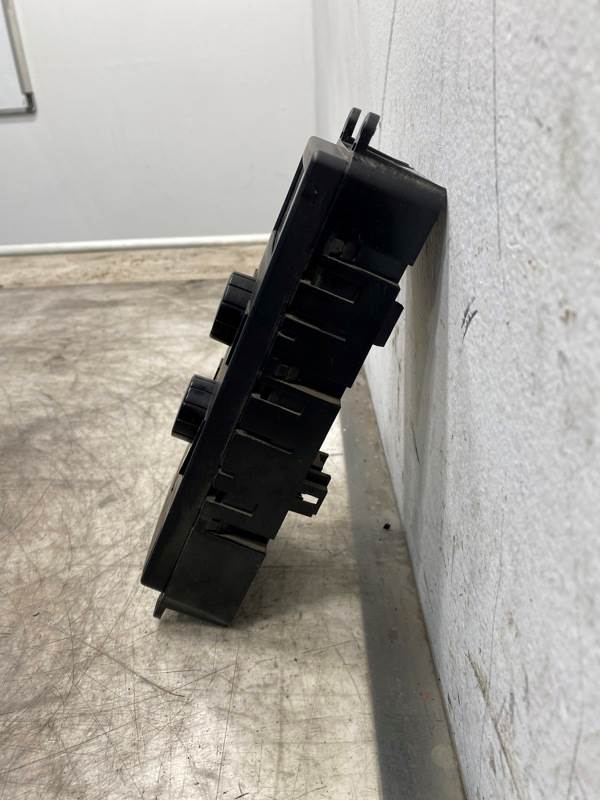 Used Volvo 21693236 sleeper climate control panel, photo 3