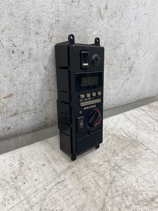 Used Volvo 20484504 sleeper climate control panel, photo 1