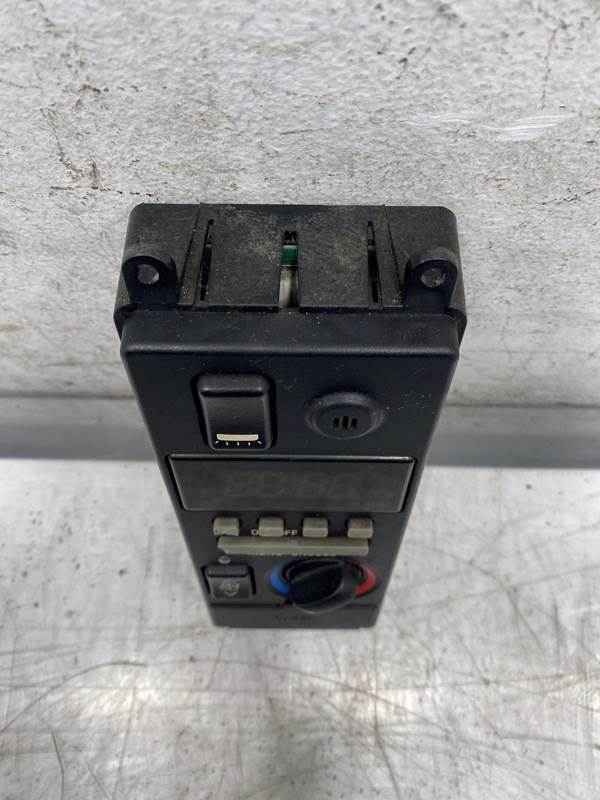 Used Volvo 20484504 sleeper climate control panel, photo 5