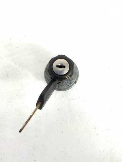 Volvo 21203310 ignition switch with key from 2013 Volvo VNL, used - view 3 of 4