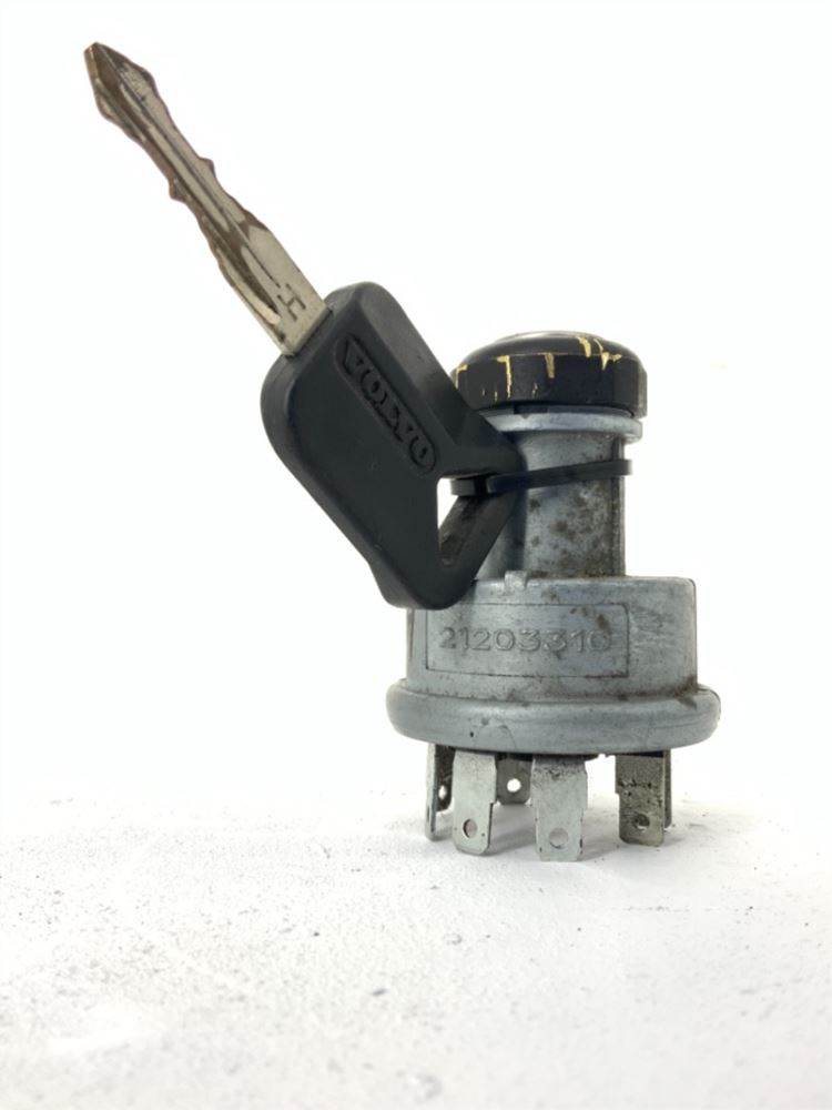 Volvo 21203310 ignition switch with key from 2013 Volvo VNL, used - view 2 of 4