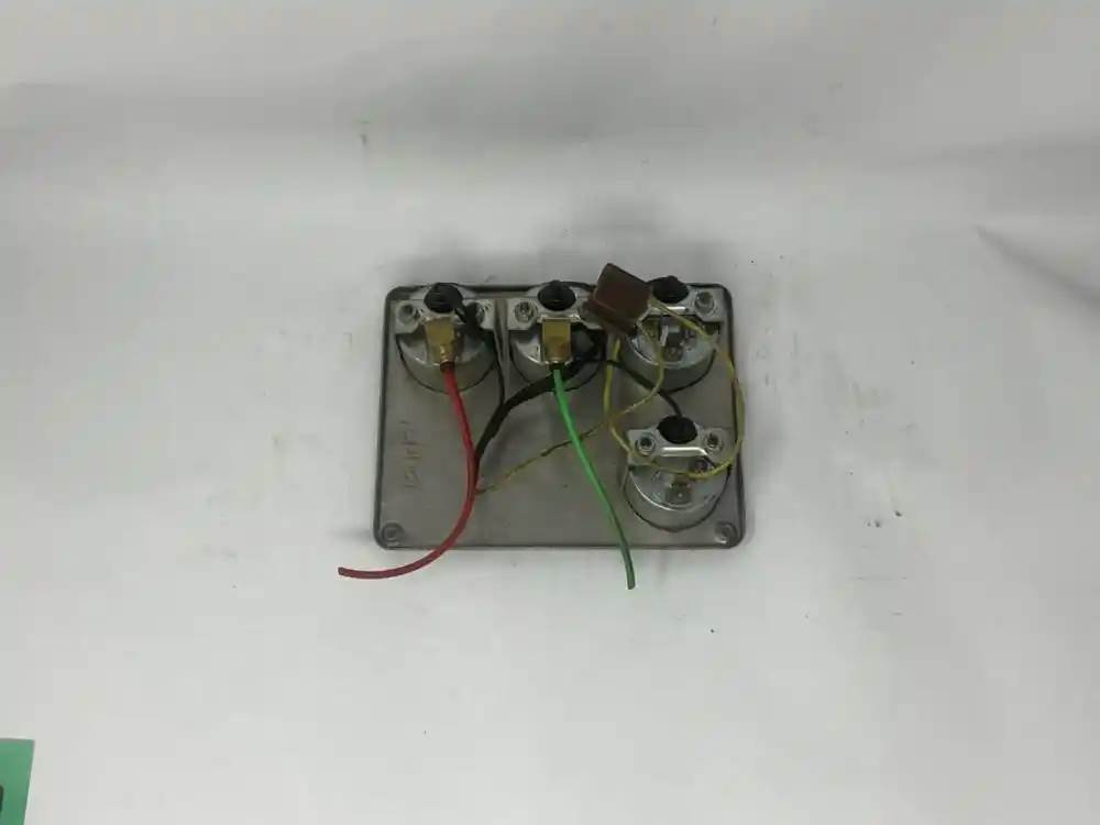 Freightliner 22-20980-002 instrument cluster from 2001 Freightliner FLD120, used