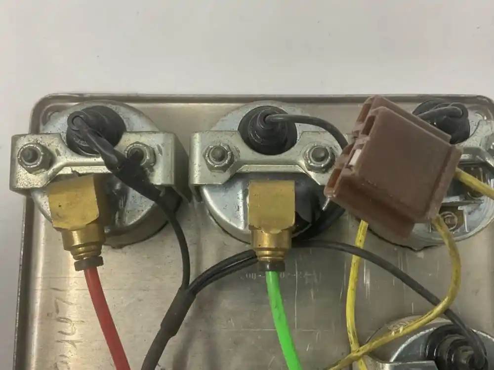 Freightliner 22-20980-002 instrument cluster from 2001 Freightliner FLD120, used - view 2 of 2