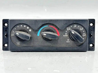 Used International 3545543C4 heater & A/C control panel, photo 1