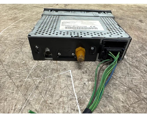 Used International 3825122C1 AM/FM/WB radio, photo 2