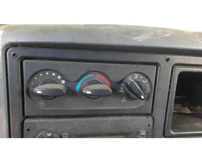 Used International 3827580C1 heater & A/C control panel, photo 5