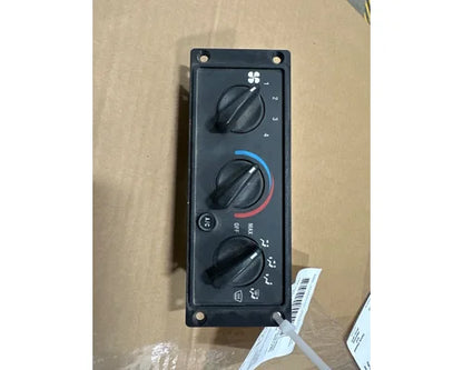 Used International 3518702C93 heater & A/C control panel, photo 1