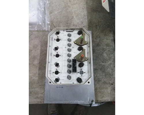 International 3592551C91 gauge panel (3 gauges) from 2006 International 9400i, used - view 2 of 3