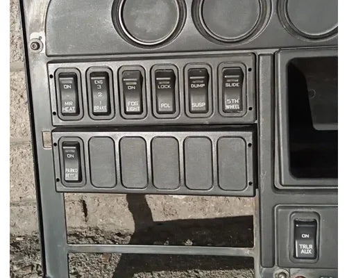 Used International 16871632 dash switch panel, photo 3