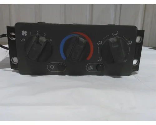 Used Mack 29RD324AM heater & A/C control panel, photo 1