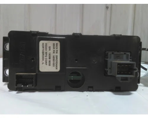 Used Mack 29RD324AM heater & A/C control panel, photo 2