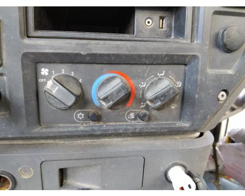 Used Mack 29RD324AM heater & A/C control panel, photo 3