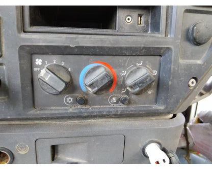 Used Mack 29RD324AM heater & A/C control panel, photo 3