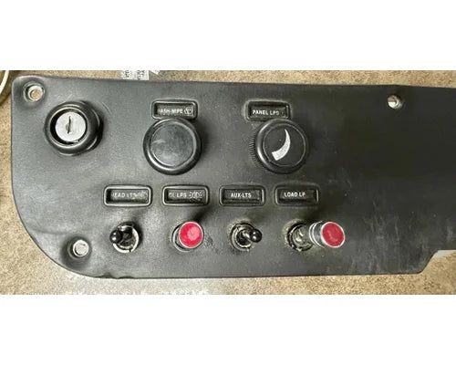 Used Peterbilt 17-04240-2200 dash switch panel, photo 2
