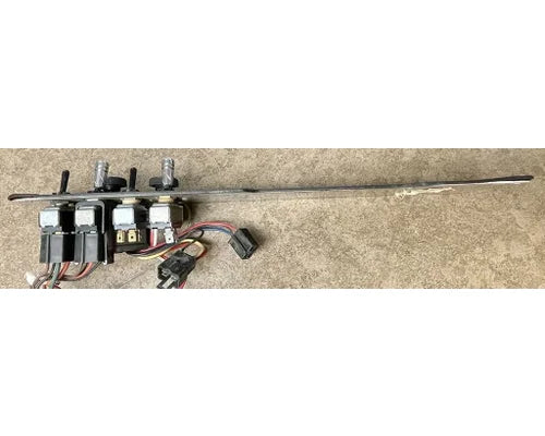 Used Peterbilt 17-04240-2200 dash switch panel, photo 4