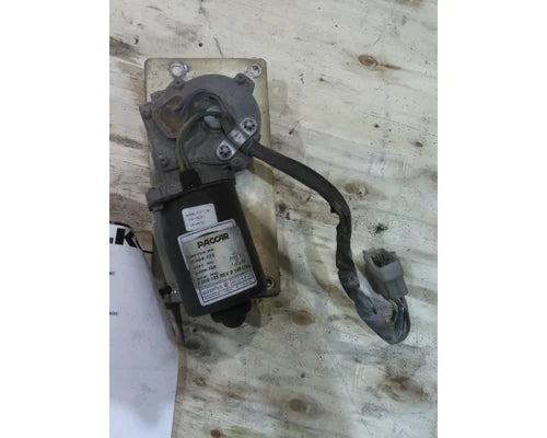 Peterbilt E008-172,E006-185 windshield wiper motor from 2013 Peterbilt 386, used