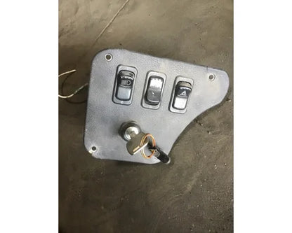 Used Peterbilt S64-6096M02-501 ignition key switch panel, photo 1