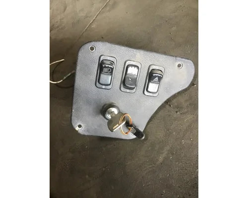 Used Peterbilt S64-6096M02-501 ignition key switch panel, photo 1