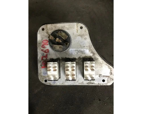 Used Peterbilt S64-6096M02-501 ignition key switch panel, photo 2