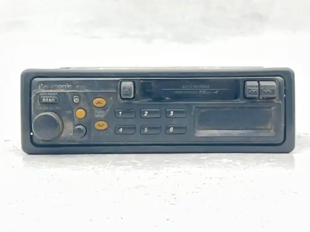 Used International 3580234C1 AM/FM/WB cassette radio, photo 1