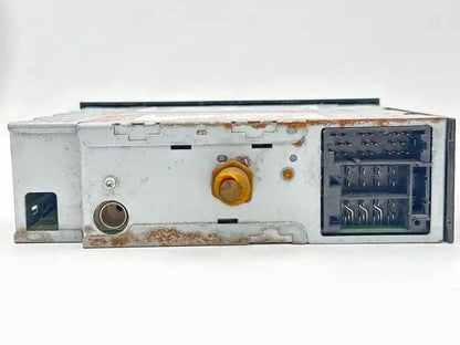 Used International 24127983 AM/FM/CD radio, photo 2