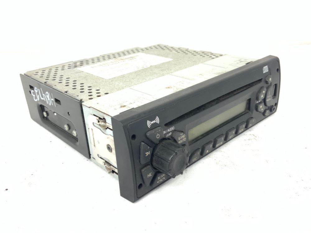 Used International 24076733 AM/FM/CD radio, photo 1